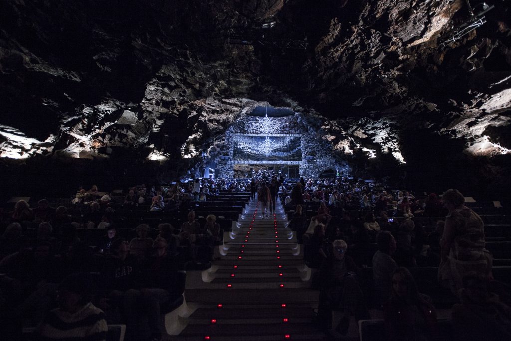 Ángaro en el auditorio Jameos del Agua