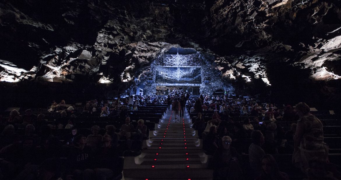 Ángaro en el auditorio Jameos del Agua