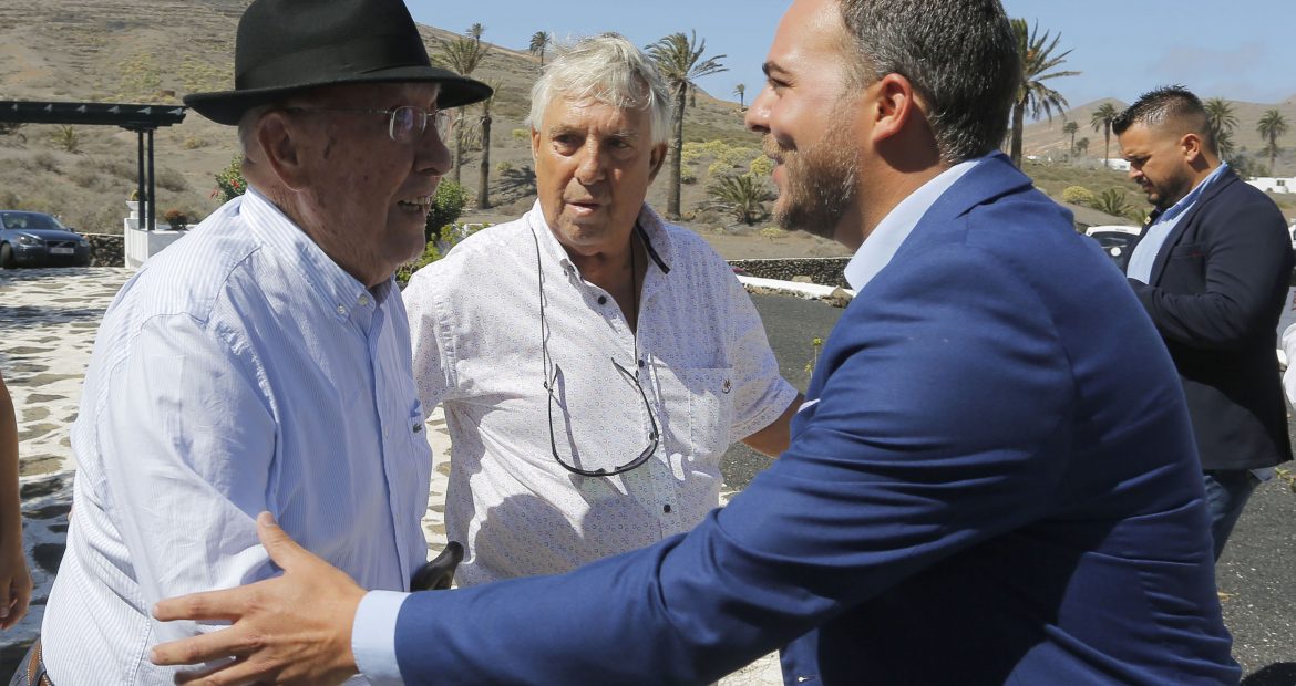 Encuentro trabajadores centros con César Manrique