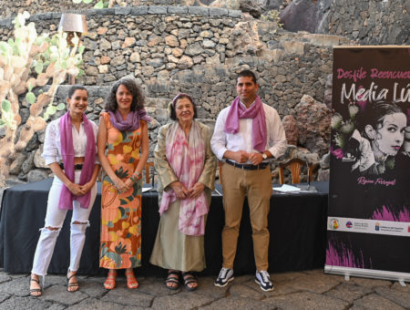 El Jardín de Cactus, pasarela natural del desfile Reencuentro Media Lúa de diseños tintados con cochinilla