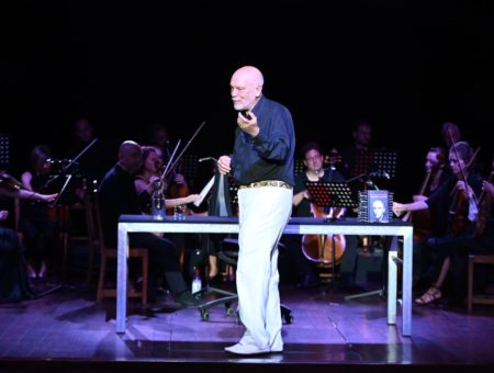 John Malkovich deslumbra en el Auditorio Jameos del Agua con “The Infernal Comedy