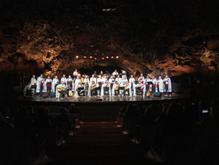 Bohemia Lanzarote y Los Sabandeños cantan a la mujer en el Auditorio Jameos del Agua